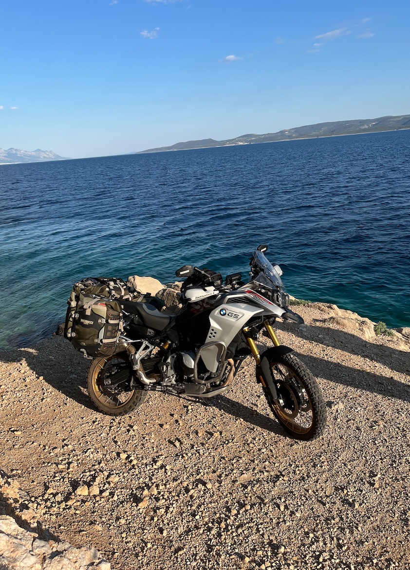 BMW_850ADV_BC_Offset_Duffle_%2B_Nomax_2.jpeg.jpg